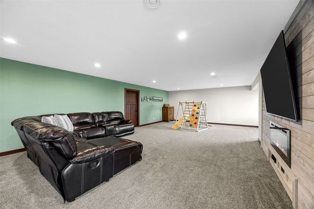 3176 Artesian Road, Marion, IA 52302