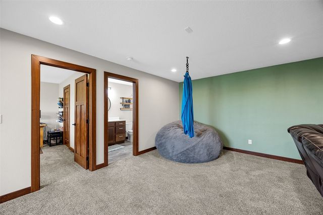 3176 Artesian Road, Marion, IA 52302