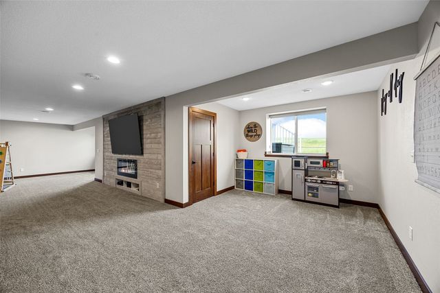 3176 Artesian Road, Marion, IA 52302
