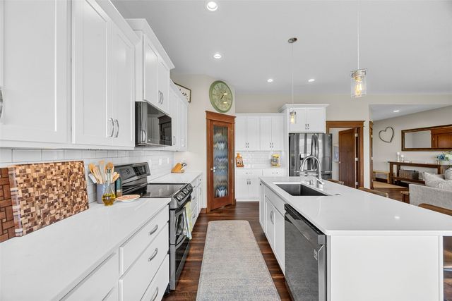 3176 Artesian Road, Marion, IA 52302