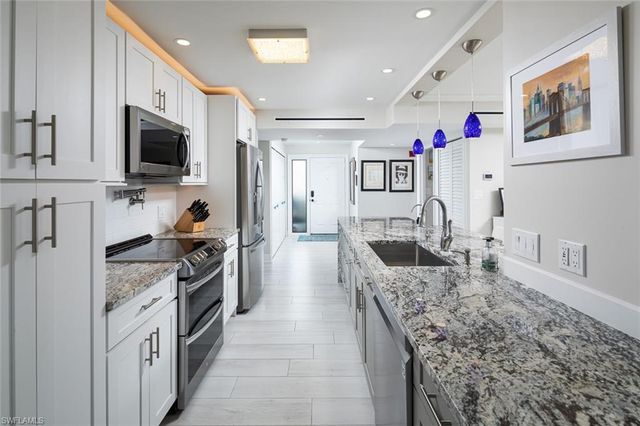 11 Bluebill AVE # 1001, Naples, FL 34108