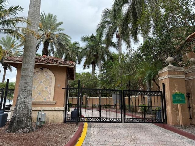 4856 N State Road 7 103, Pompano Beach, FL 33073