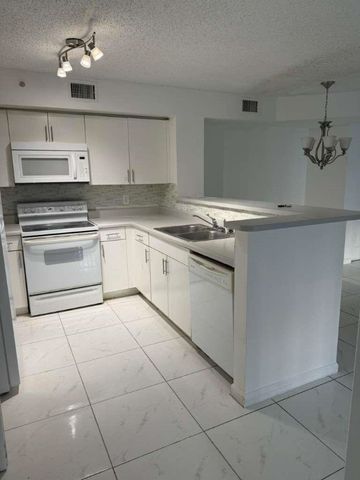 4856 N State Road 7 103, Pompano Beach, FL 33073