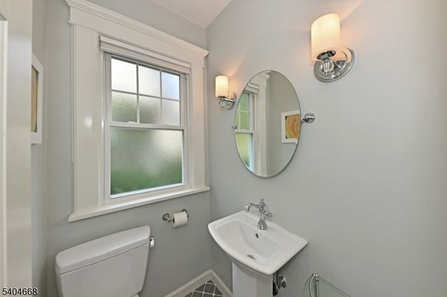 18 Tonawanda Rd, Glen Rock Boro, NJ 07452