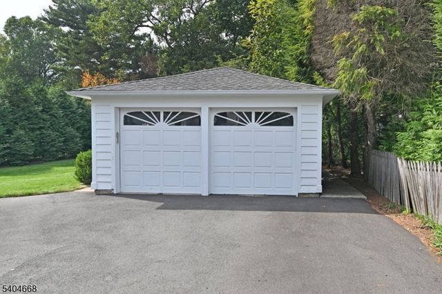 18 Tonawanda Rd, Glen Rock Boro, NJ 07452