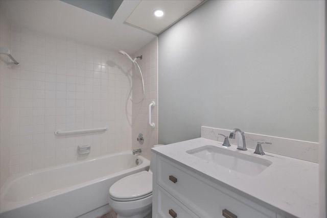 856 CHATHAM DRIVE 856, Venice, FL 34285