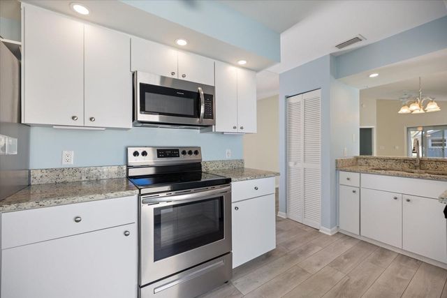 856 CHATHAM DRIVE 856, Venice, FL 34285