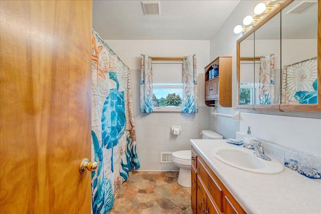 1102 Maiden LN, Bedford, VA 24523