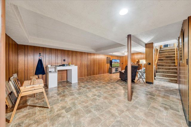 1102 Maiden LN, Bedford, VA 24523