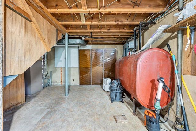 1102 Maiden LN, Bedford, VA 24523