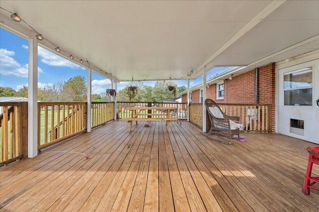 1102 Maiden LN, Bedford, VA 24523