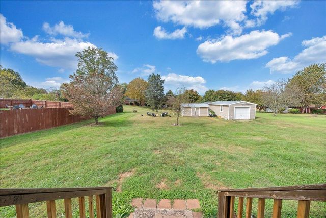 1102 Maiden LN, Bedford, VA 24523