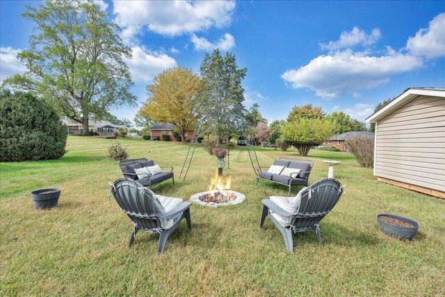 1102 Maiden LN, Bedford, VA 24523