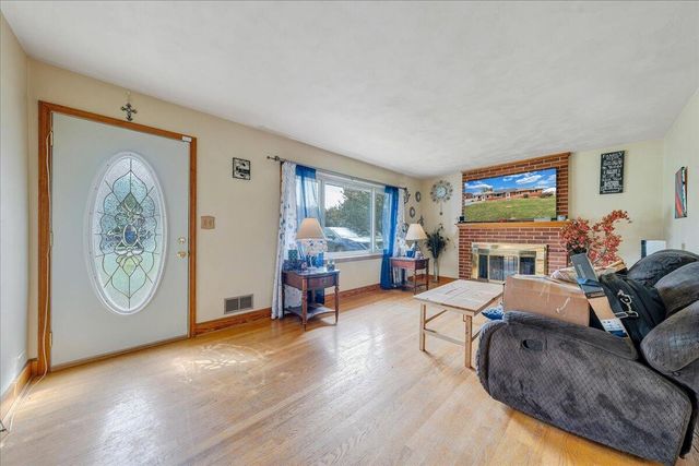 1102 Maiden LN, Bedford, VA 24523