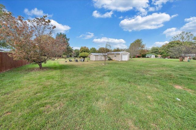 1102 Maiden LN, Bedford, VA 24523