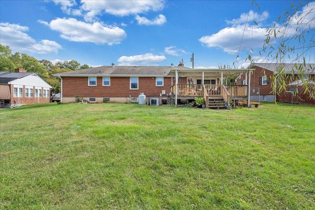 1102 Maiden LN, Bedford, VA 24523