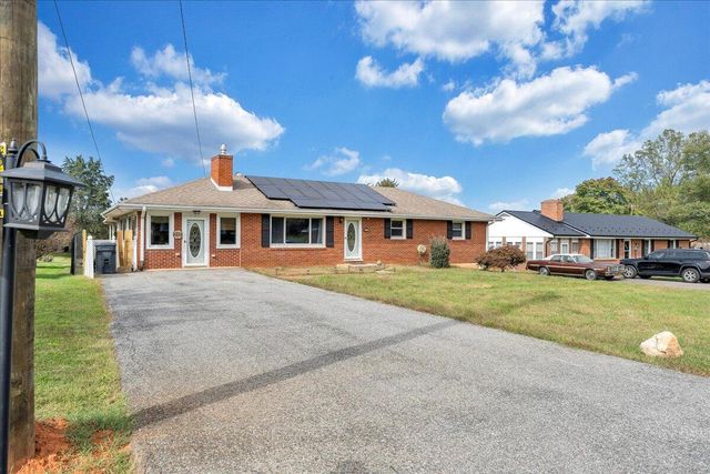 1102 Maiden LN, Bedford, VA 24523