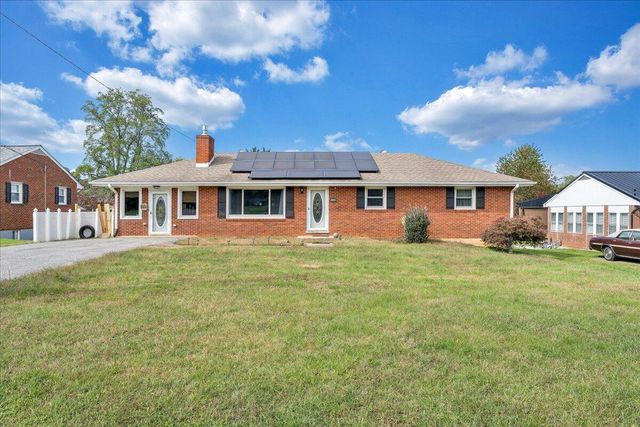 1102 Maiden LN, Bedford, VA 24523
