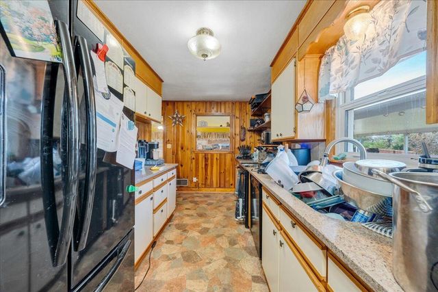 1102 Maiden LN, Bedford, VA 24523