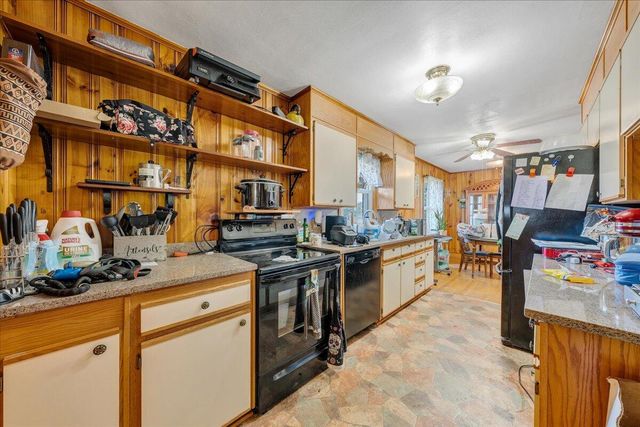 1102 Maiden LN, Bedford, VA 24523