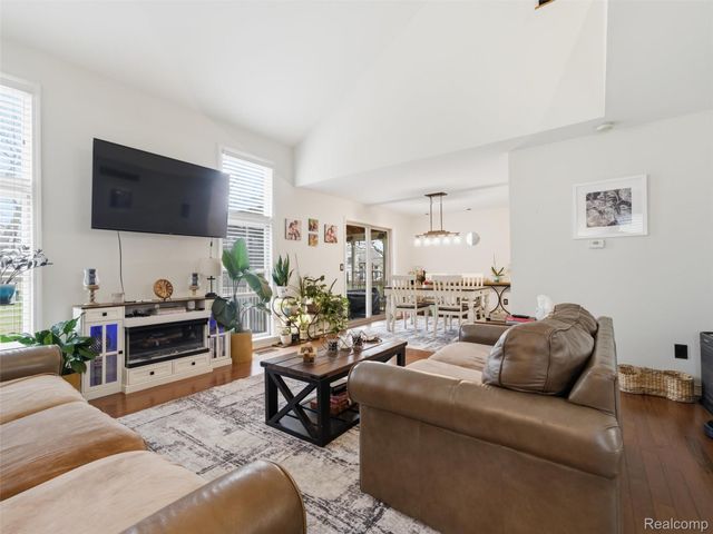 567 Greens Way Boulevard, Lapeer, MI 48446