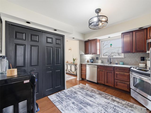 567 Greens Way Boulevard, Lapeer, MI 48446