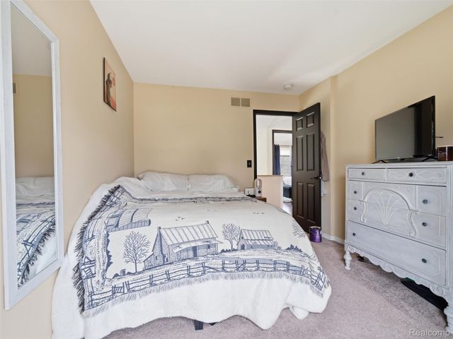 567 Greens Way Boulevard, Lapeer, MI 48446