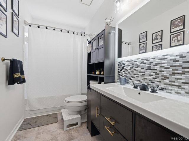 567 Greens Way Boulevard, Lapeer, MI 48446