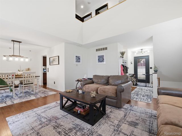 567 Greens Way Boulevard, Lapeer, MI 48446