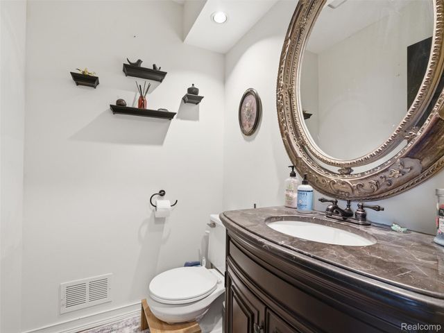 567 Greens Way Boulevard, Lapeer, MI 48446