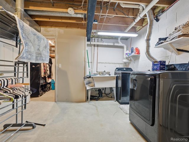 567 Greens Way Boulevard, Lapeer, MI 48446