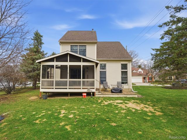 567 Greens Way Boulevard, Lapeer, MI 48446