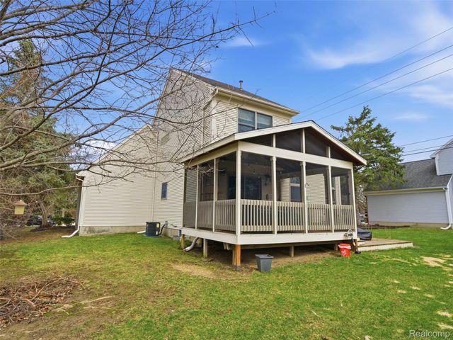 567 Greens Way Boulevard, Lapeer, MI 48446