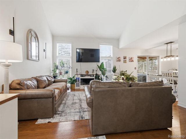 567 Greens Way Boulevard, Lapeer, MI 48446