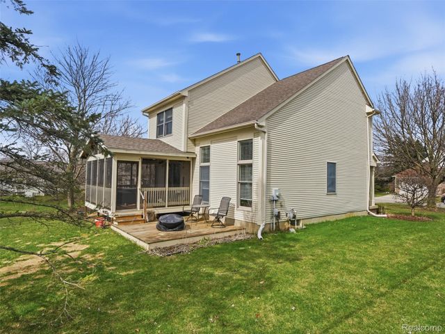 567 Greens Way Boulevard, Lapeer, MI 48446