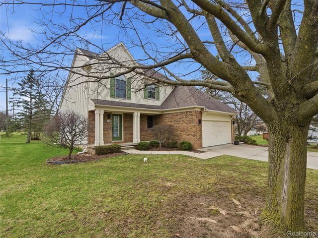 567 Greens Way Boulevard, Lapeer, MI 48446