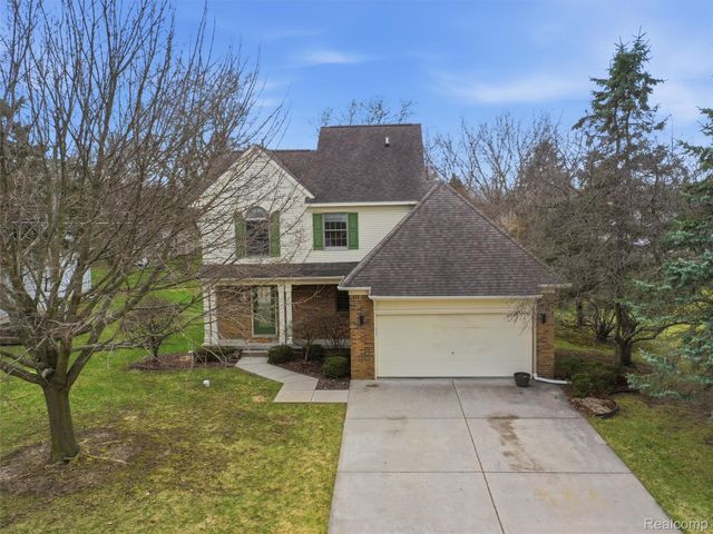 567 Greens Way Boulevard, Lapeer, MI 48446