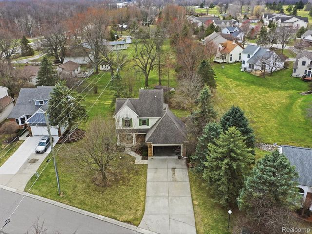 567 Greens Way Boulevard, Lapeer, MI 48446