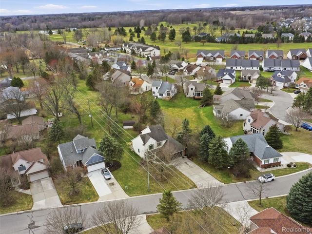 567 Greens Way Boulevard, Lapeer, MI 48446