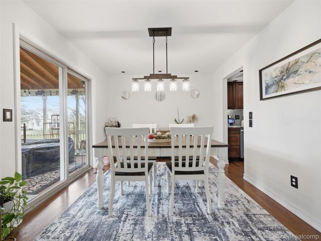 567 Greens Way Boulevard, Lapeer, MI 48446