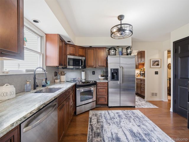 567 Greens Way Boulevard, Lapeer, MI 48446