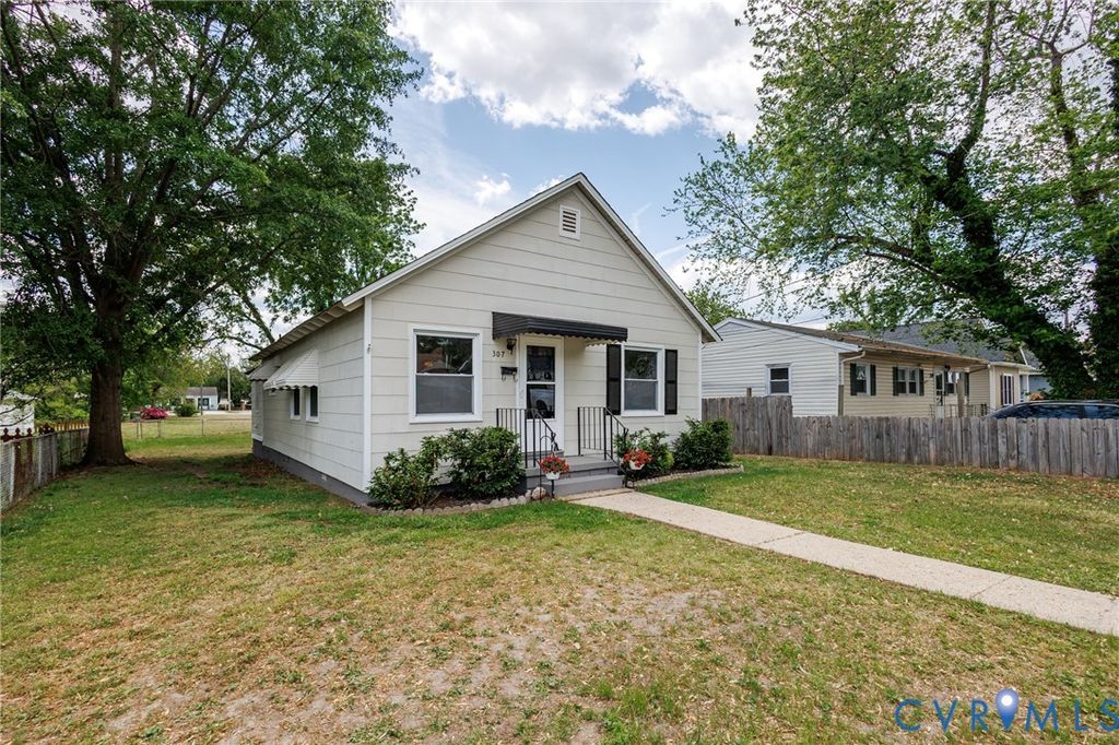 307 Pickett Ave, Colonial Heights, VA 23834