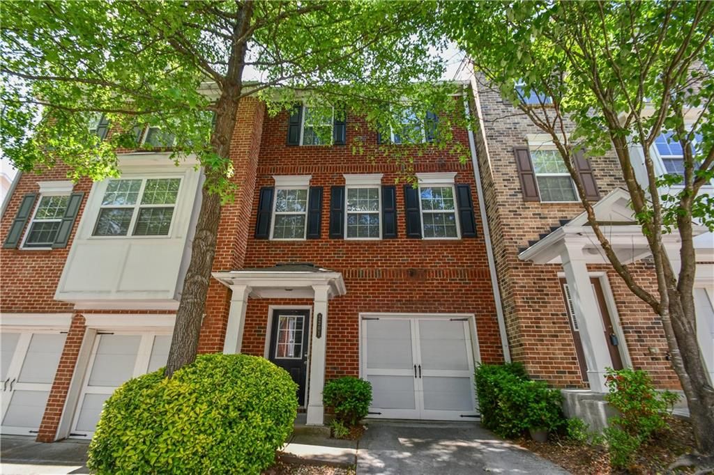 Image 10 of property listing at 2201 Landing Walk Drive, Duluth, GA 30097