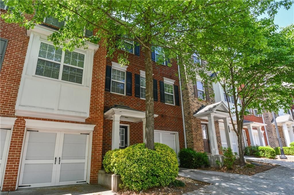 Image 12 of property listing at 2201 Landing Walk Drive, Duluth, GA 30097