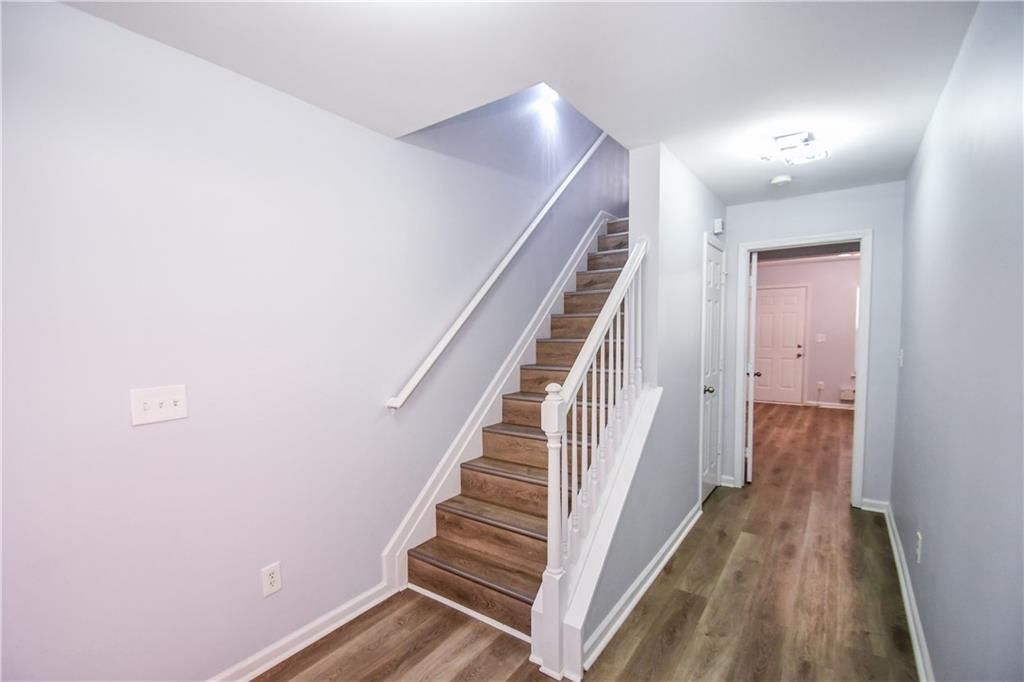 Image 15 of property listing at 2201 Landing Walk Drive, Duluth, GA 30097