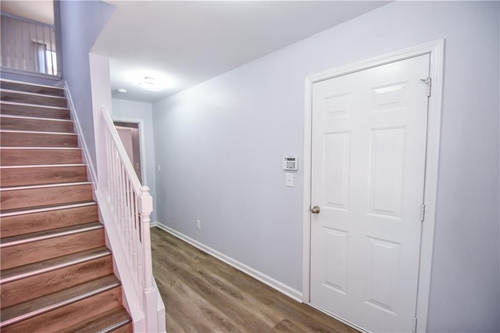 Image 16 of property listing at 2201 Landing Walk Drive, Duluth, GA 30097