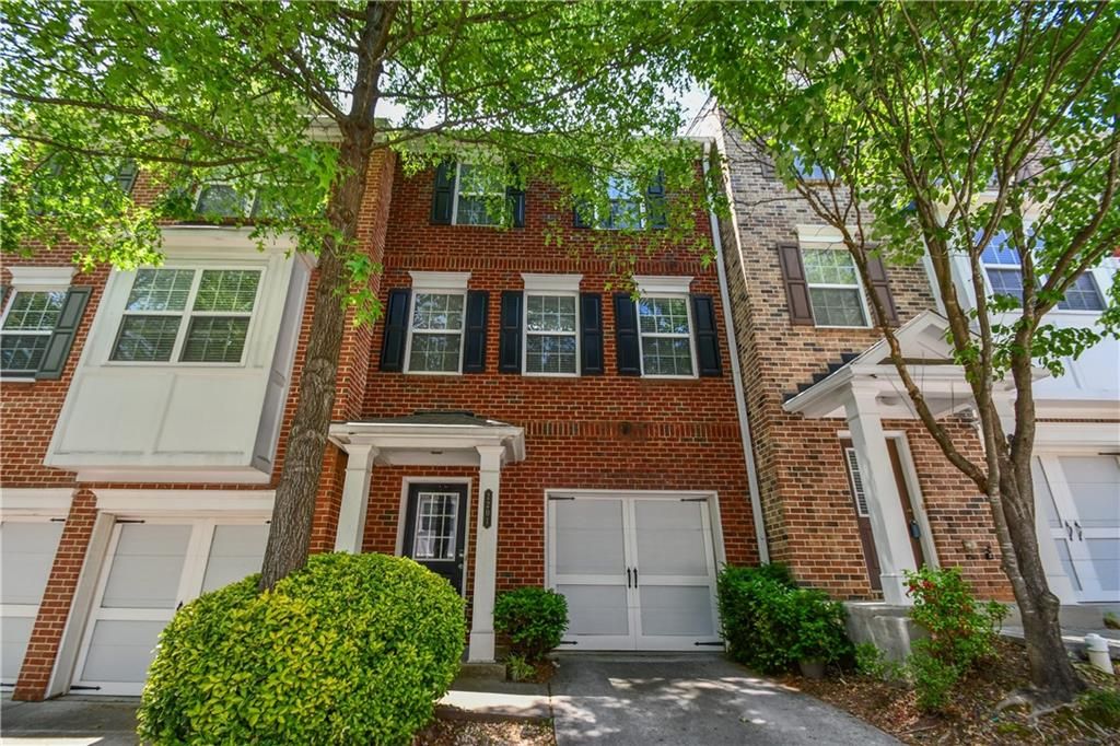 Image 2 of property listing at 2201 Landing Walk Drive, Duluth, GA 30097