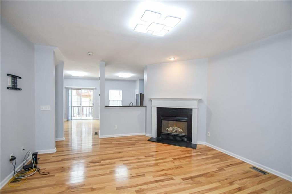 Image 20 of property listing at 2201 Landing Walk Drive, Duluth, GA 30097