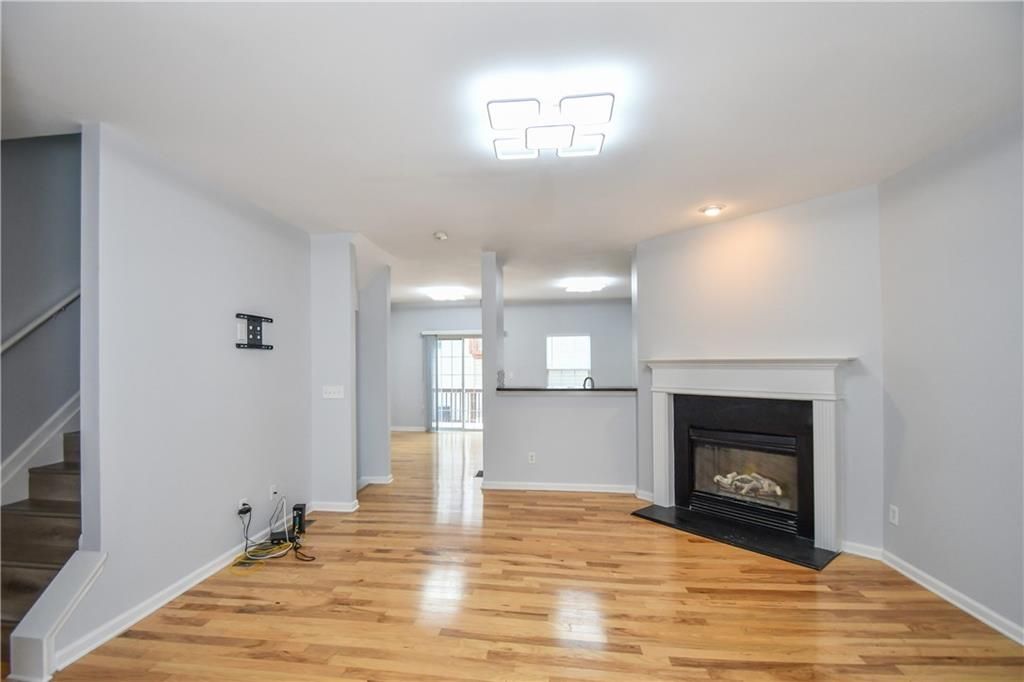 Image 21 of property listing at 2201 Landing Walk Drive, Duluth, GA 30097