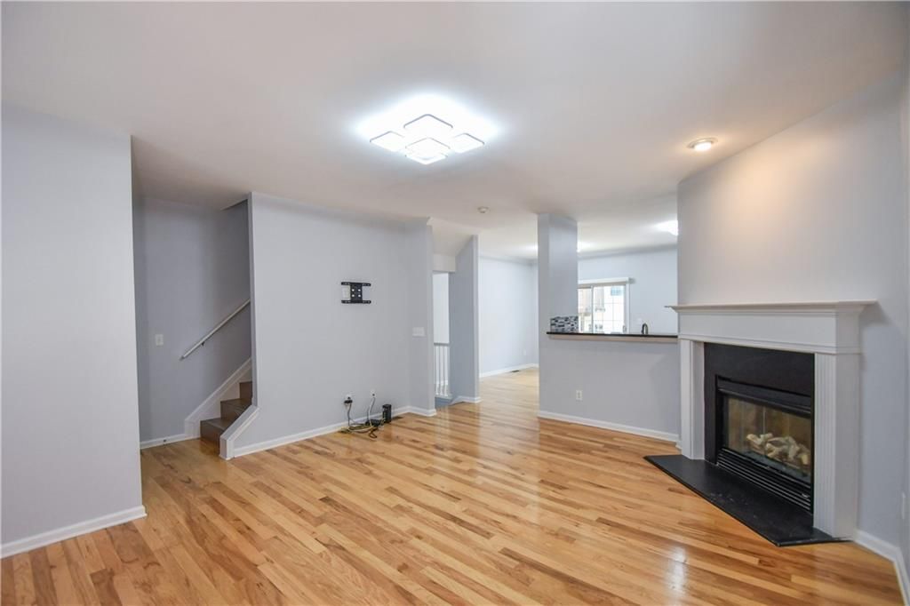 Image 22 of property listing at 2201 Landing Walk Drive, Duluth, GA 30097